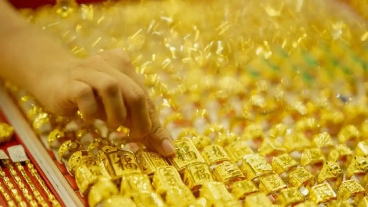 تراجع أسعار الذهب في بورصة SJC بمقدار 2.2 مليون دونغ فيتنامي للغرام الواحد